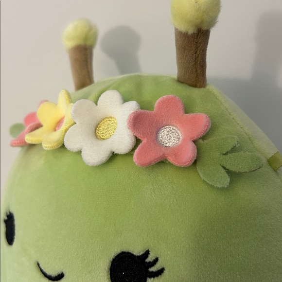 Squishmallows butterfly with Floral Crown 8โ silver sparkly wings possibly a bee - Picture 8 of 10